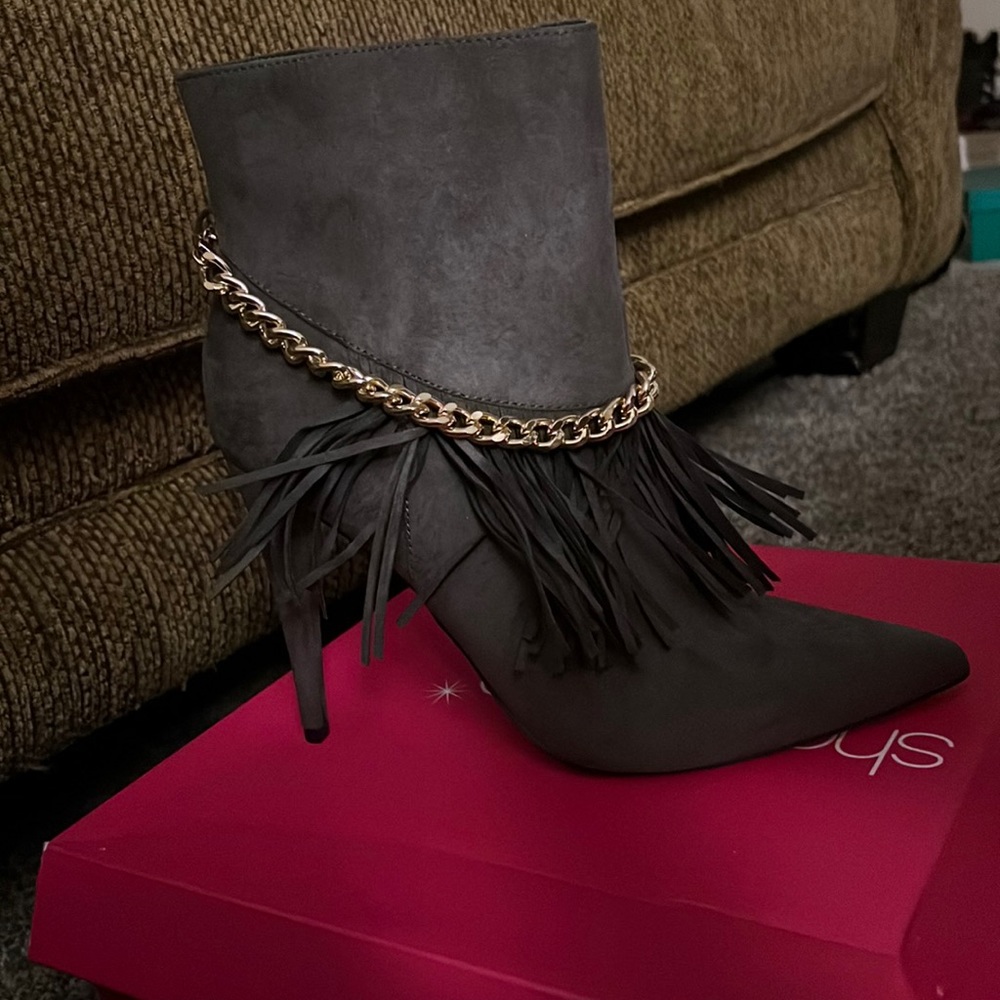 ShoeDazzle Gray Boot w/ Chains